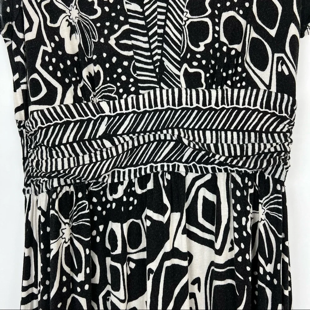 SOFT SURROUNDINGS maxi dress in black and white geometric and floral pri… - Picture 6 of 14
